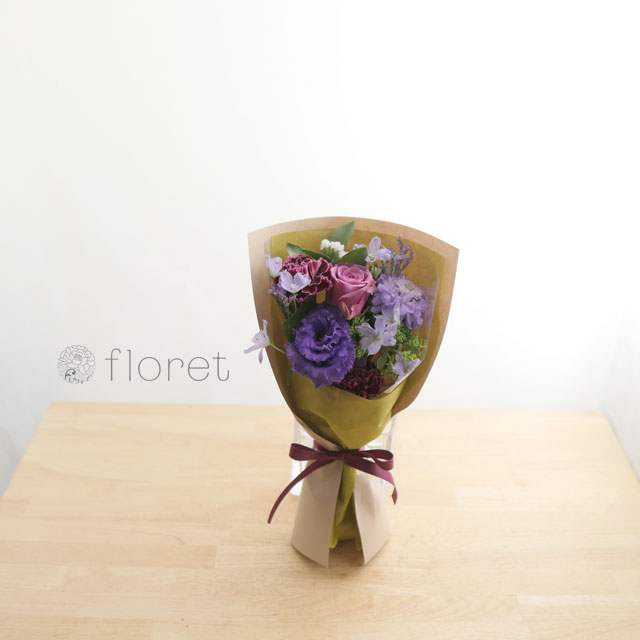 コンパクトな花束（お任せ紫色系）サンプル画像A