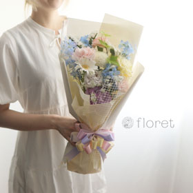 優しいパステルカラーのお供え花束
