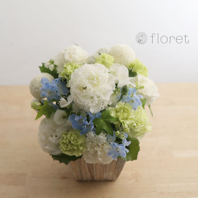 水色のお供え・お悔み・供花アレンジメントS　サンプル画像B