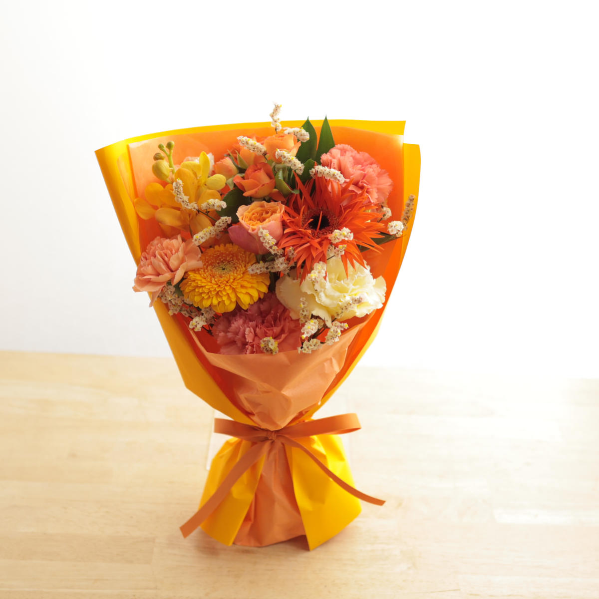 オレンジ色の花束　サンプル画像Ⅾ