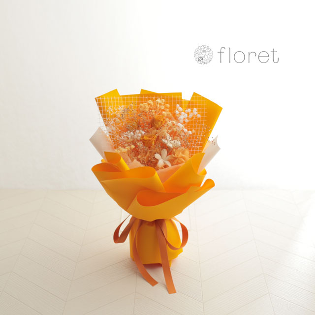 カスミ草とバラが綺麗なプリザーブドフラワーの花束（オレンジ）　1