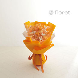 カスミ草とバラが綺麗なプリザーブドフラワーの花束（オレンジ）