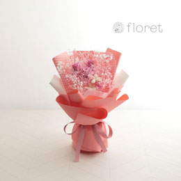 かすみ草とバラが綺麗なプリザーブドフラワーの花束（ピンク）