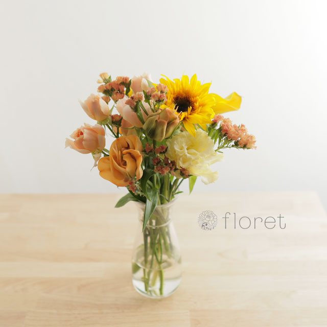 季節の花を入れたご自宅に飾る花（黄色オレンジ）6